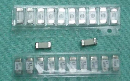 贴片保险丝和灯管保险丝